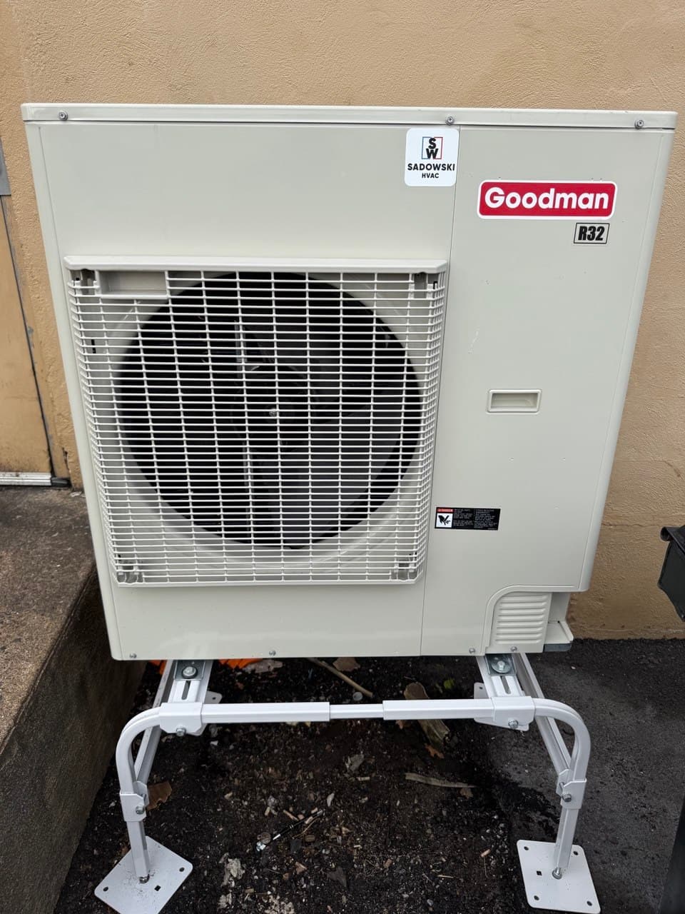Heat pump outdoor unit in winter conditions