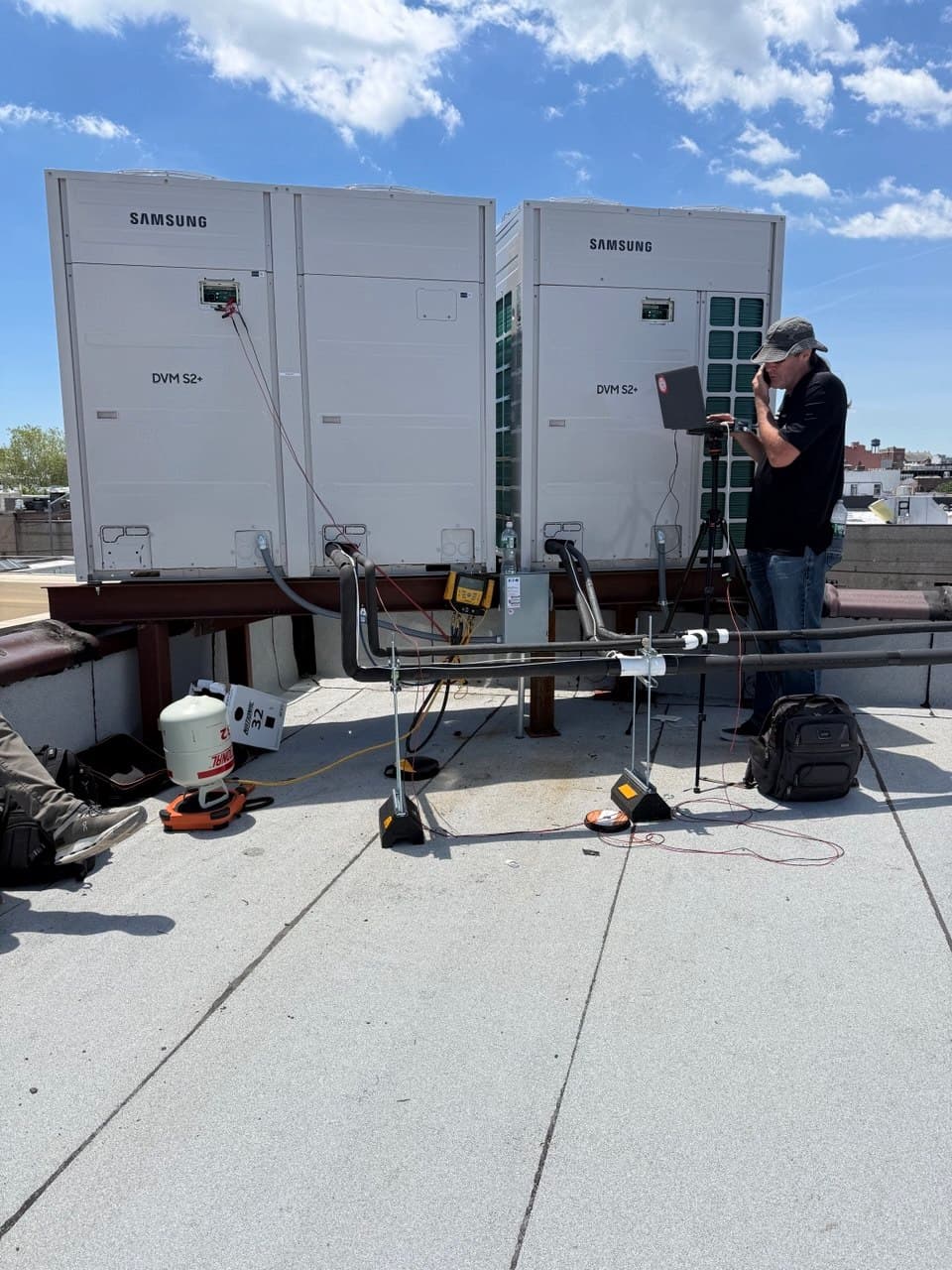 Commercial VRF rooftop unit commissioning